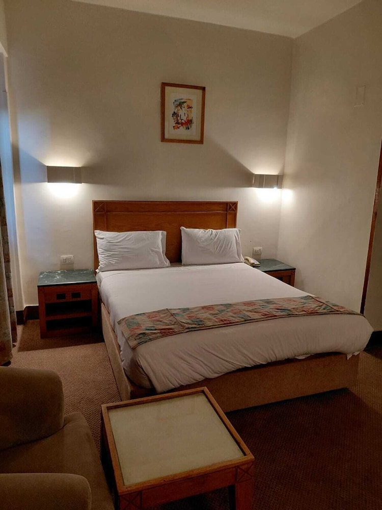 Hapi Hotel 27/68