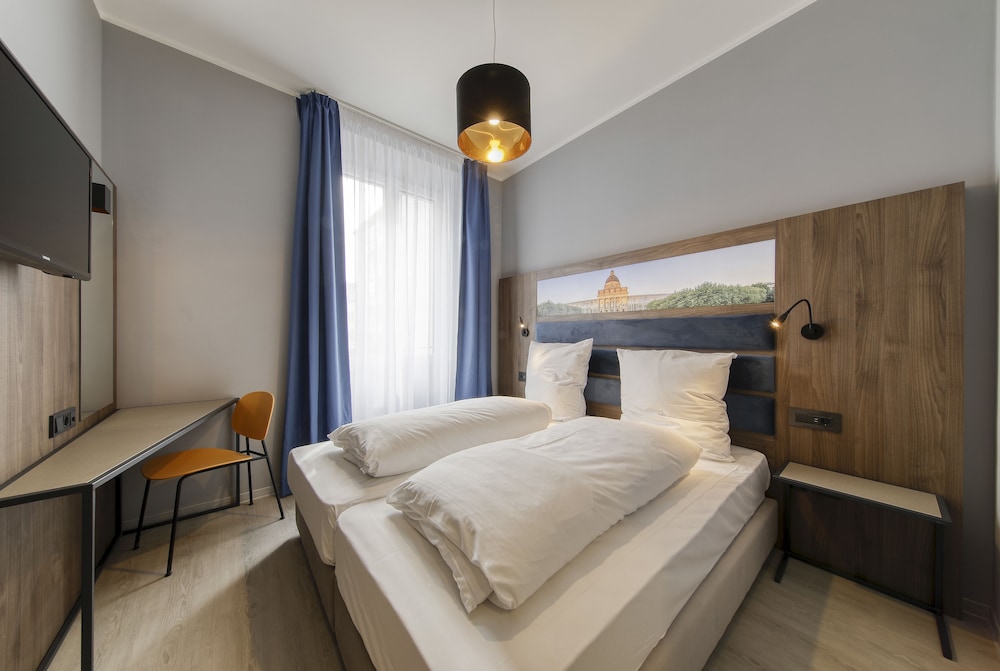 Smart Stay Hotel Station 10/37