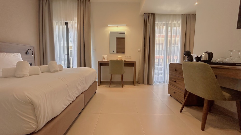COMFORT, DOUBLE BED, CITY VIEW