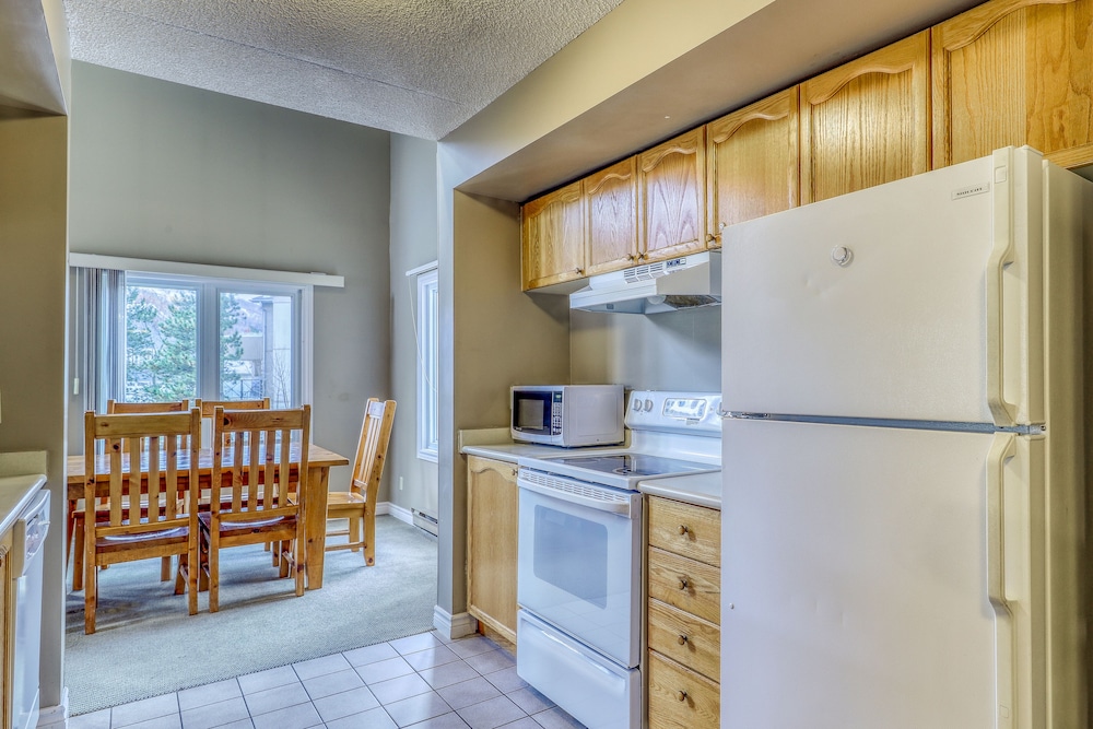 The Lodges At Blue Mountain Mountain Walk Condos 9/50