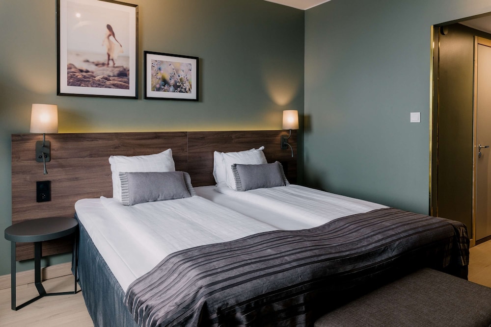 PLUS, SUPERIOR, TWIN BEDS