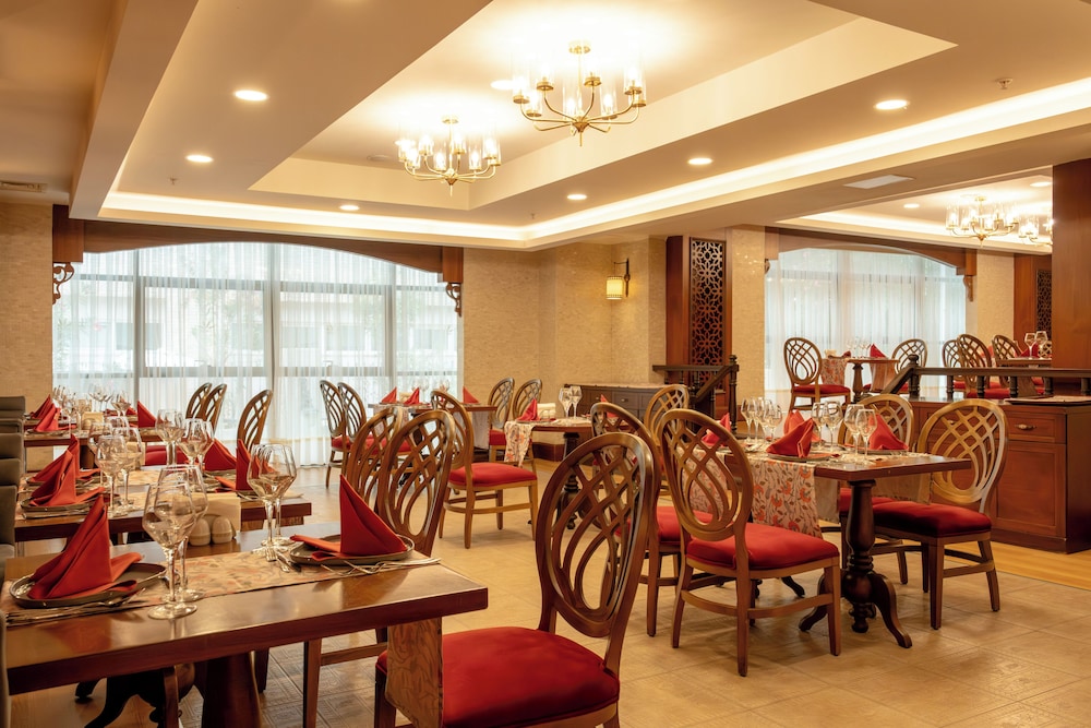 Aydinbey Kings Palace Spa and Resort Hotel 52/64