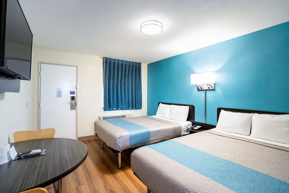 Motel6 Odessa, TX 2nd Street 14/26