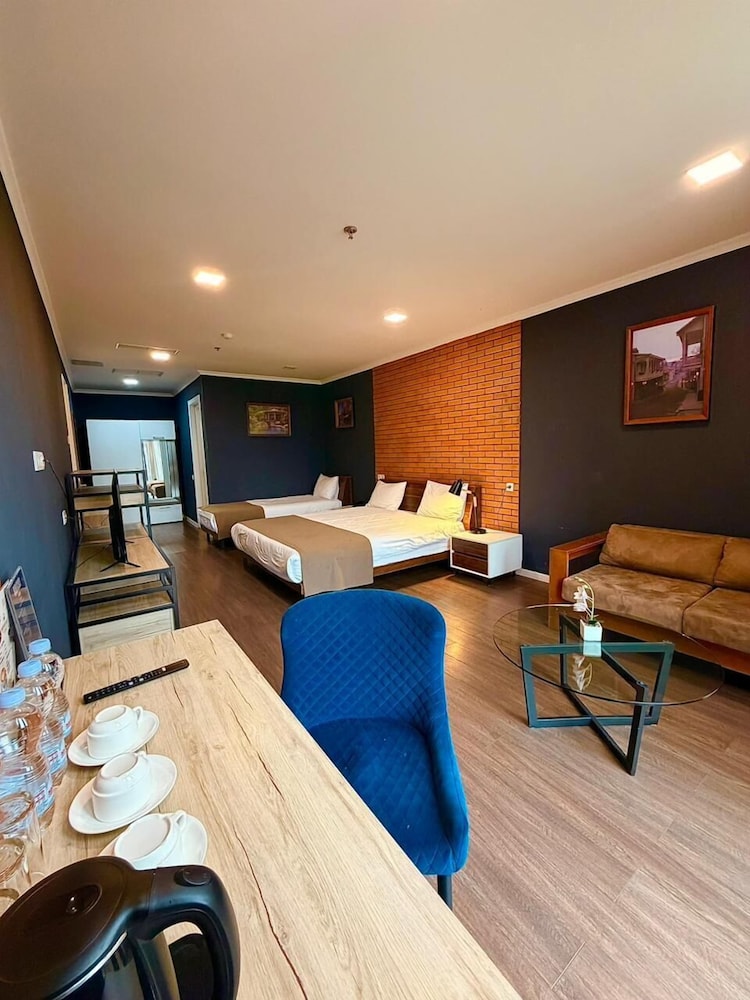 Bricks Hotel 38/57