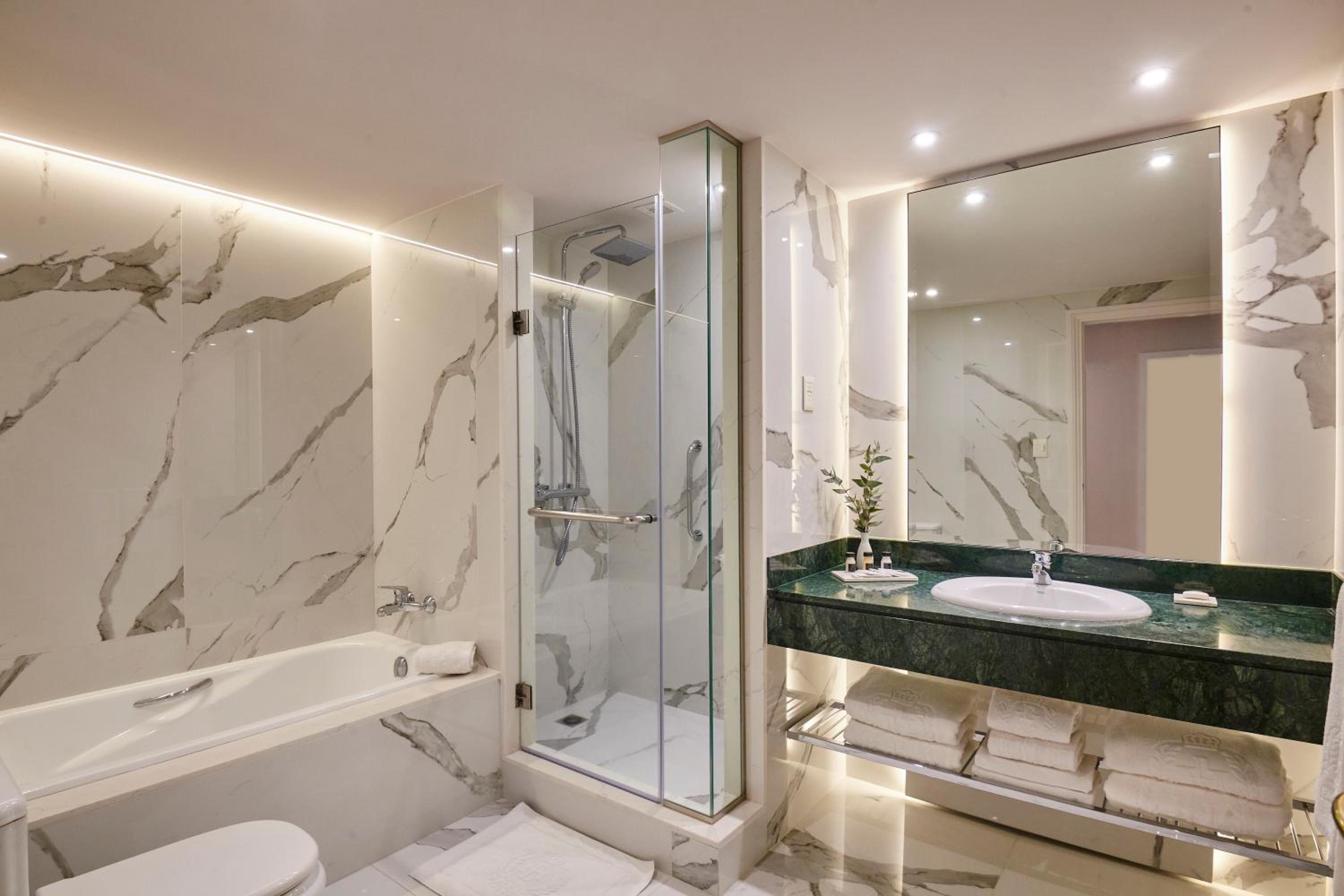 غرفة ديلوكس بسرير كينج، Hotel Emperador Buenos Aires 3/4