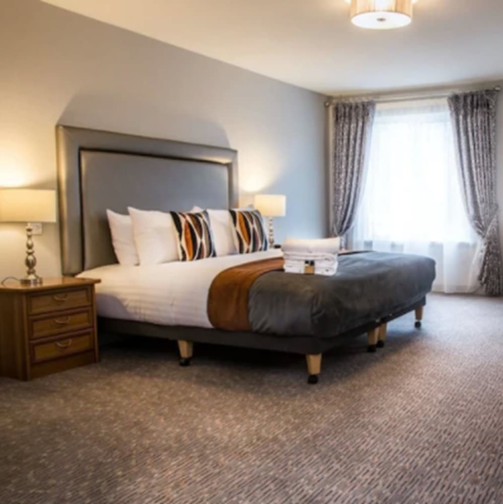 Longcourt Hotel 11/46
