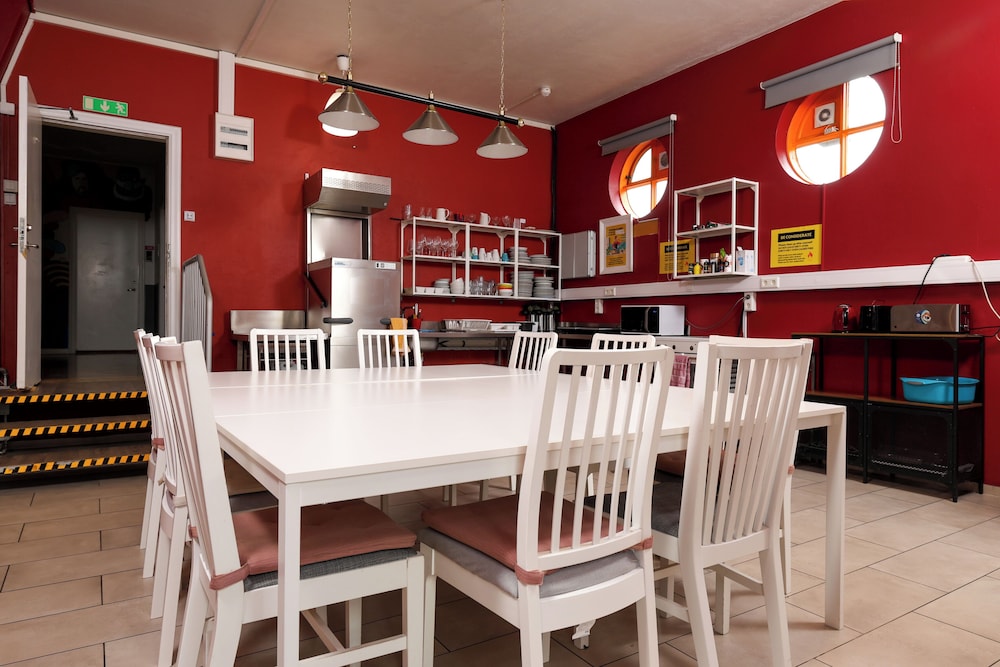 Hostel B47 40/45