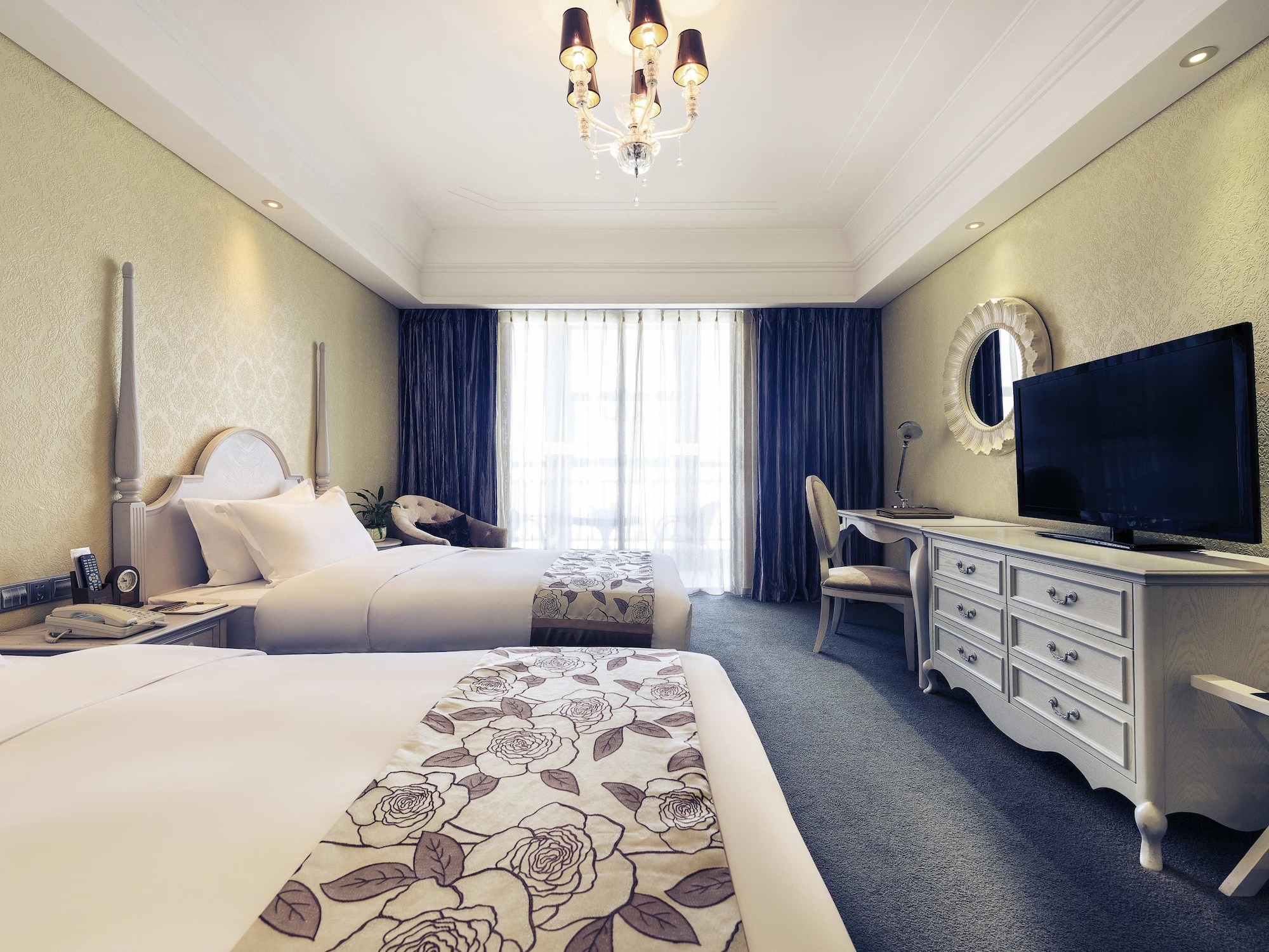 DELUXE, TWIN BEDS