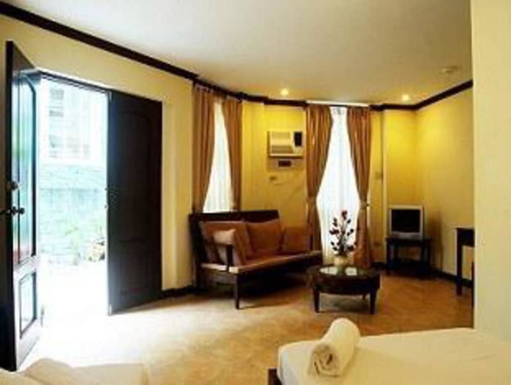 Sheridan Villas Boracay 10/25