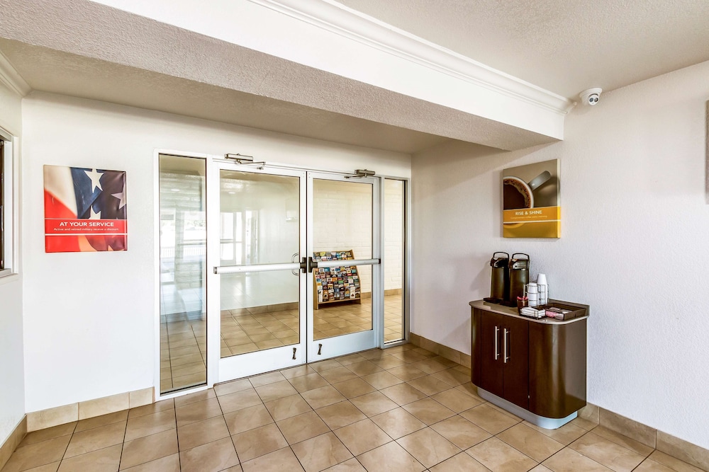 Motel6 Euless, TX - DFW West 8/33