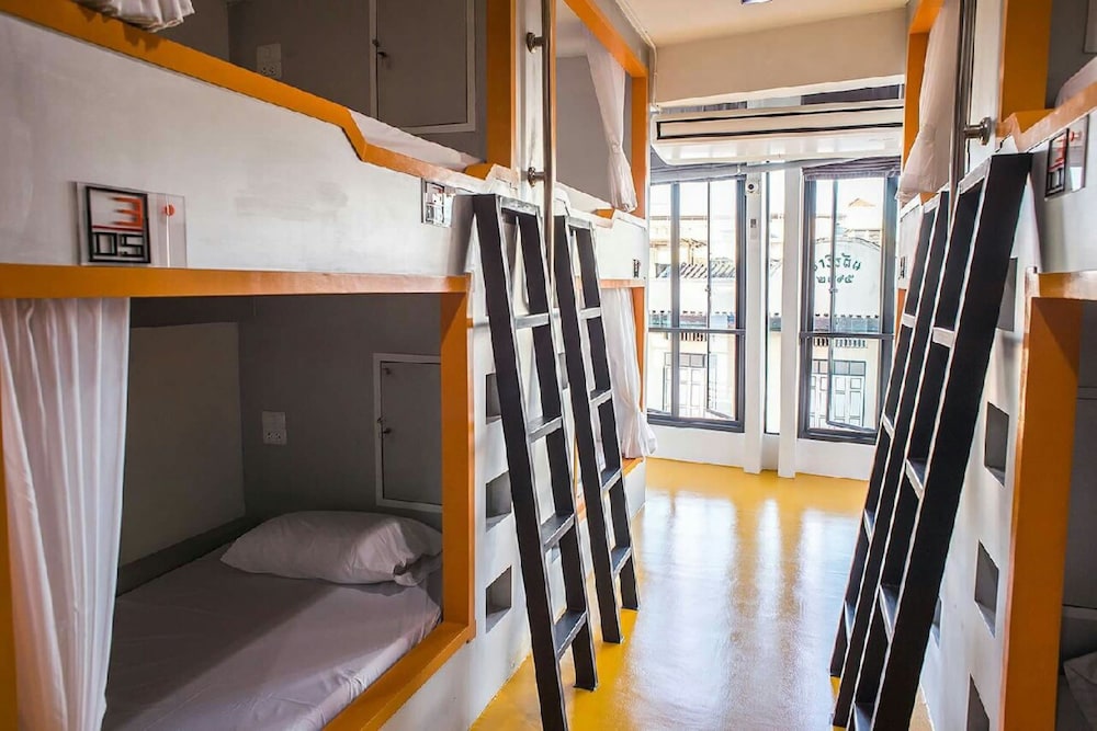 The Port Hostel By Suwatchai 24/50