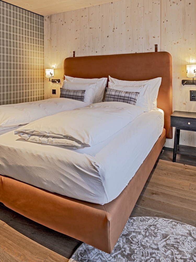 Senior, Luxury, Suite, King Bed, Sofa
