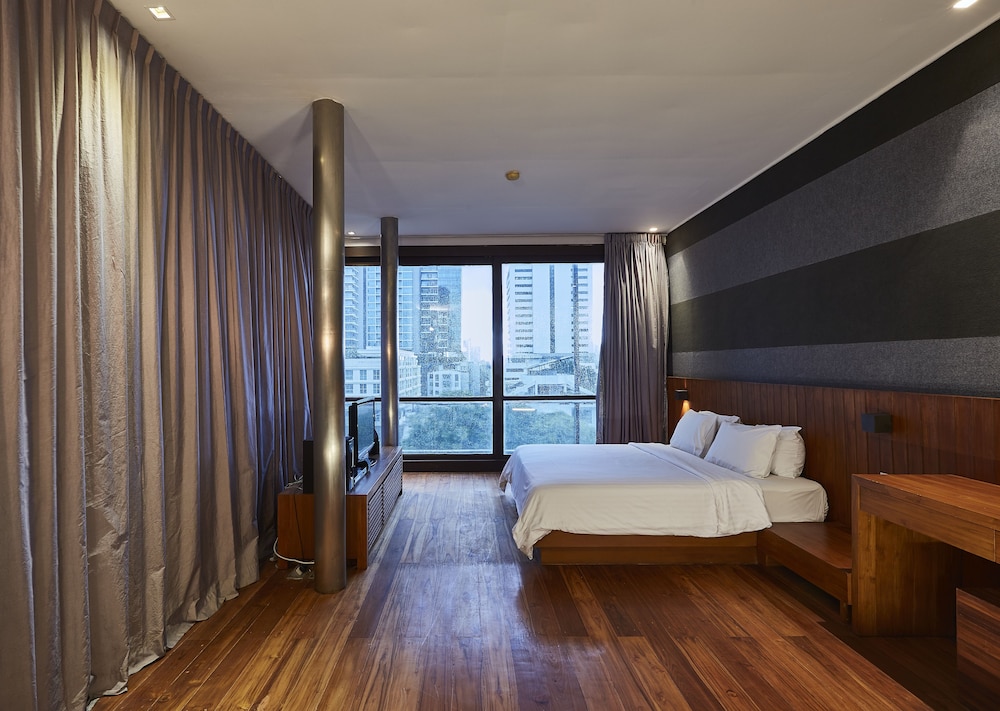 LUXX Langsuan 27/62