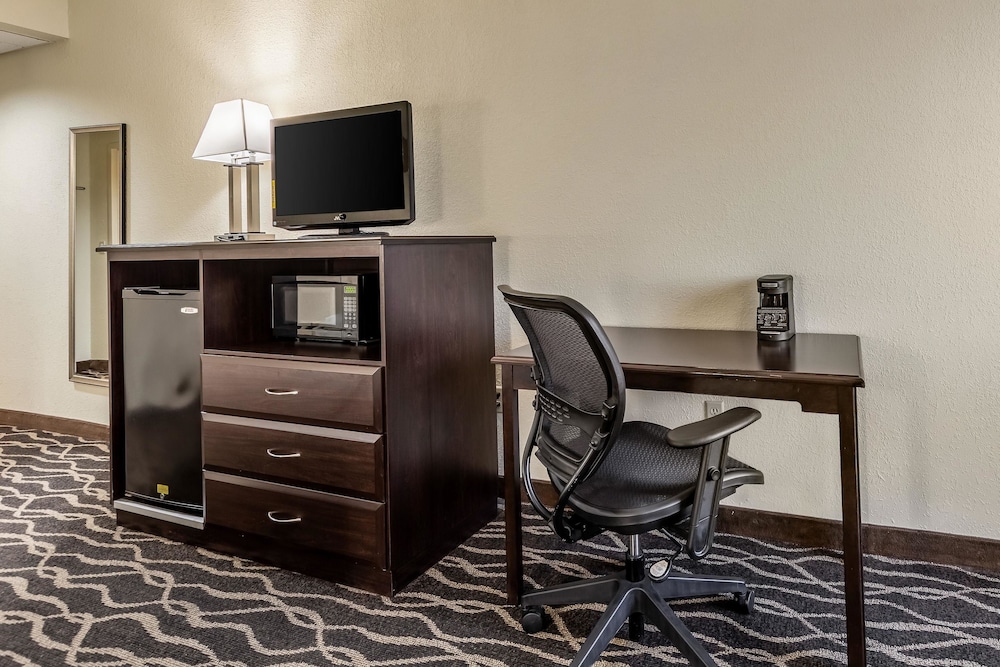 Quality Inn and Suites Southport 30/36