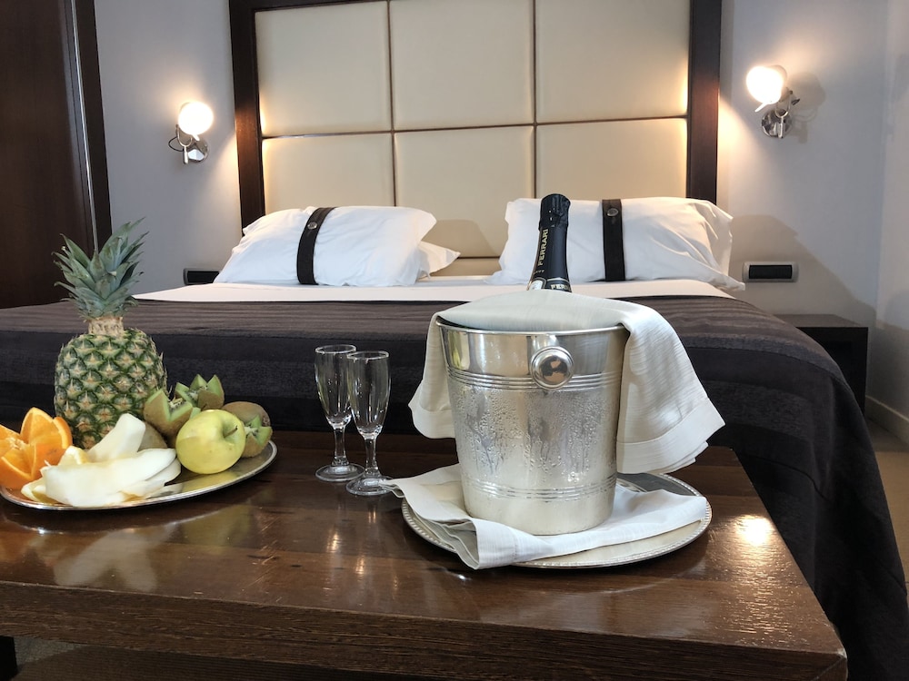 ITALIANA HOTELS COSENZA 36/45