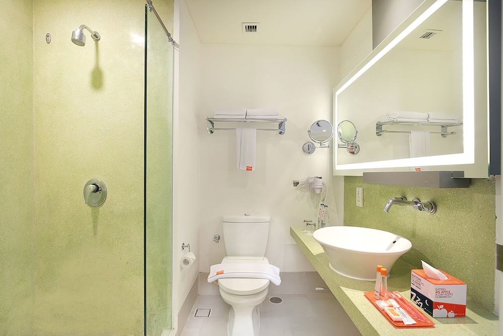 Harris Unique Pool Access، HARRIS Hotel Kuta Tuban 3/4