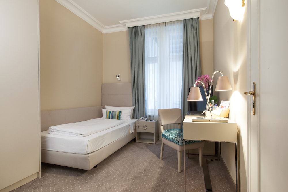 ROOM, SINGLE, COURTYARD VIEW