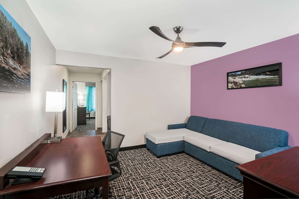 La Quinta Inn And Suites By Wyndham Cookeville 11/35