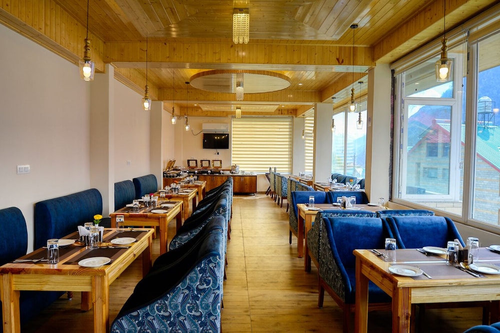 Clarks Inn Suites Manali 26/36