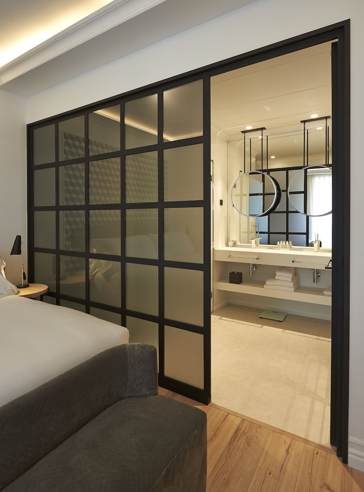 Superior, King Bed, Vineyard View