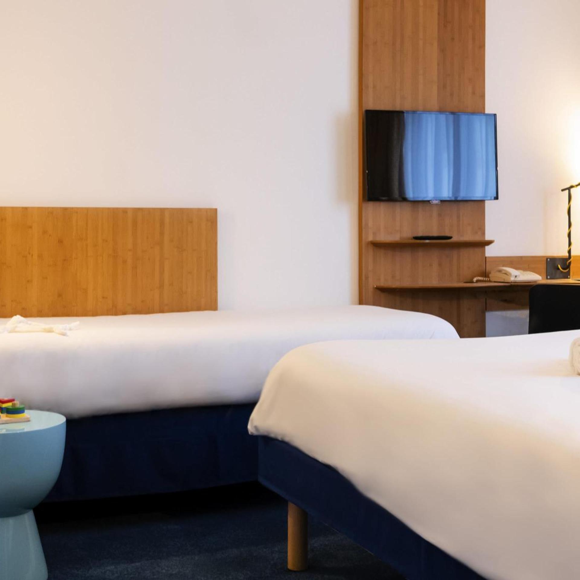 STANDARD, 1 DOUBLE AND 1 SINGLE BED