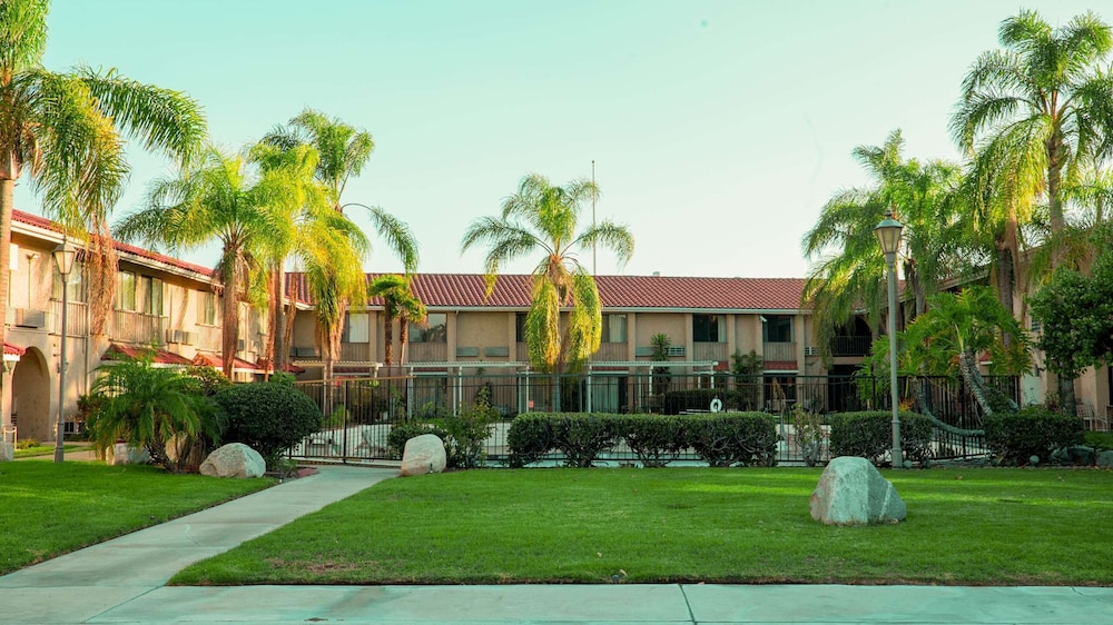 Studio6 Anaheim Hills, CA 29/33