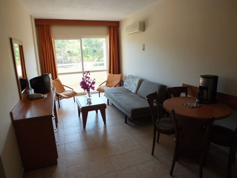 Tuntas Family Suites Kusadasi 15/41