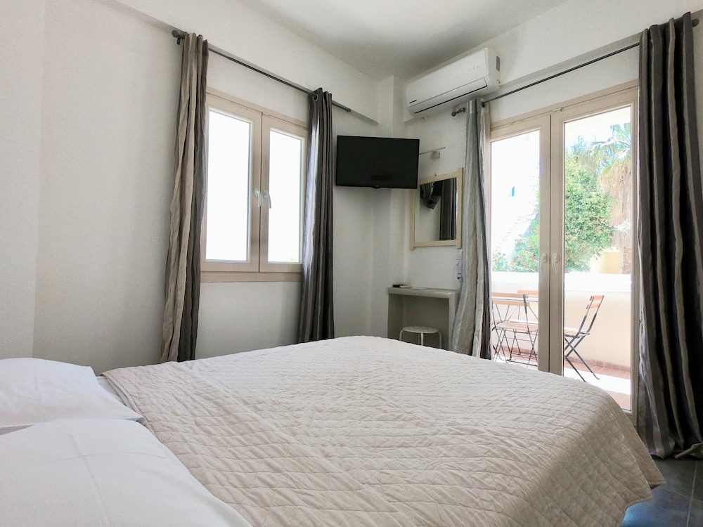 Family, Studio, Double and Twin Beds, Street View