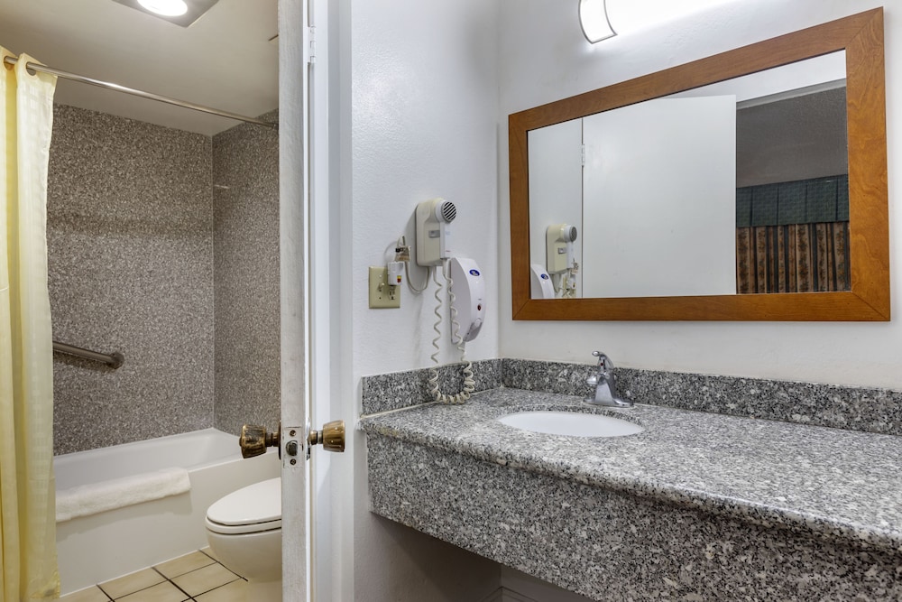 Riverside Inn & Suites 13/56