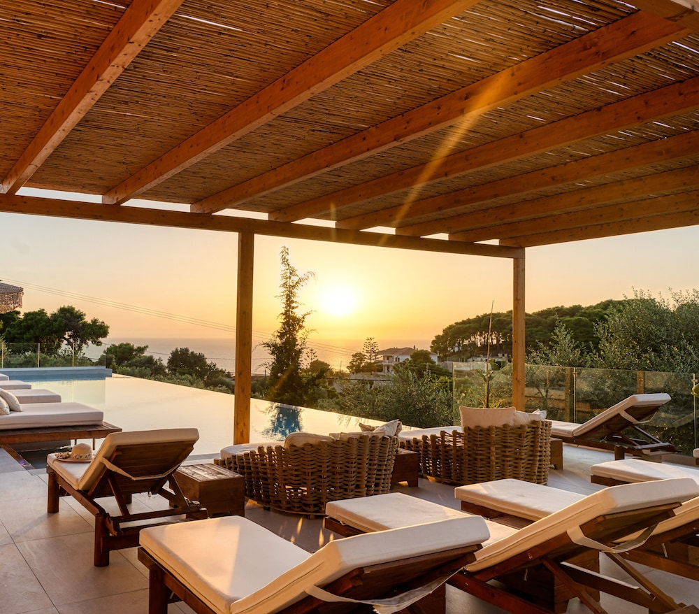 Myzith Luxury Suites 43/58