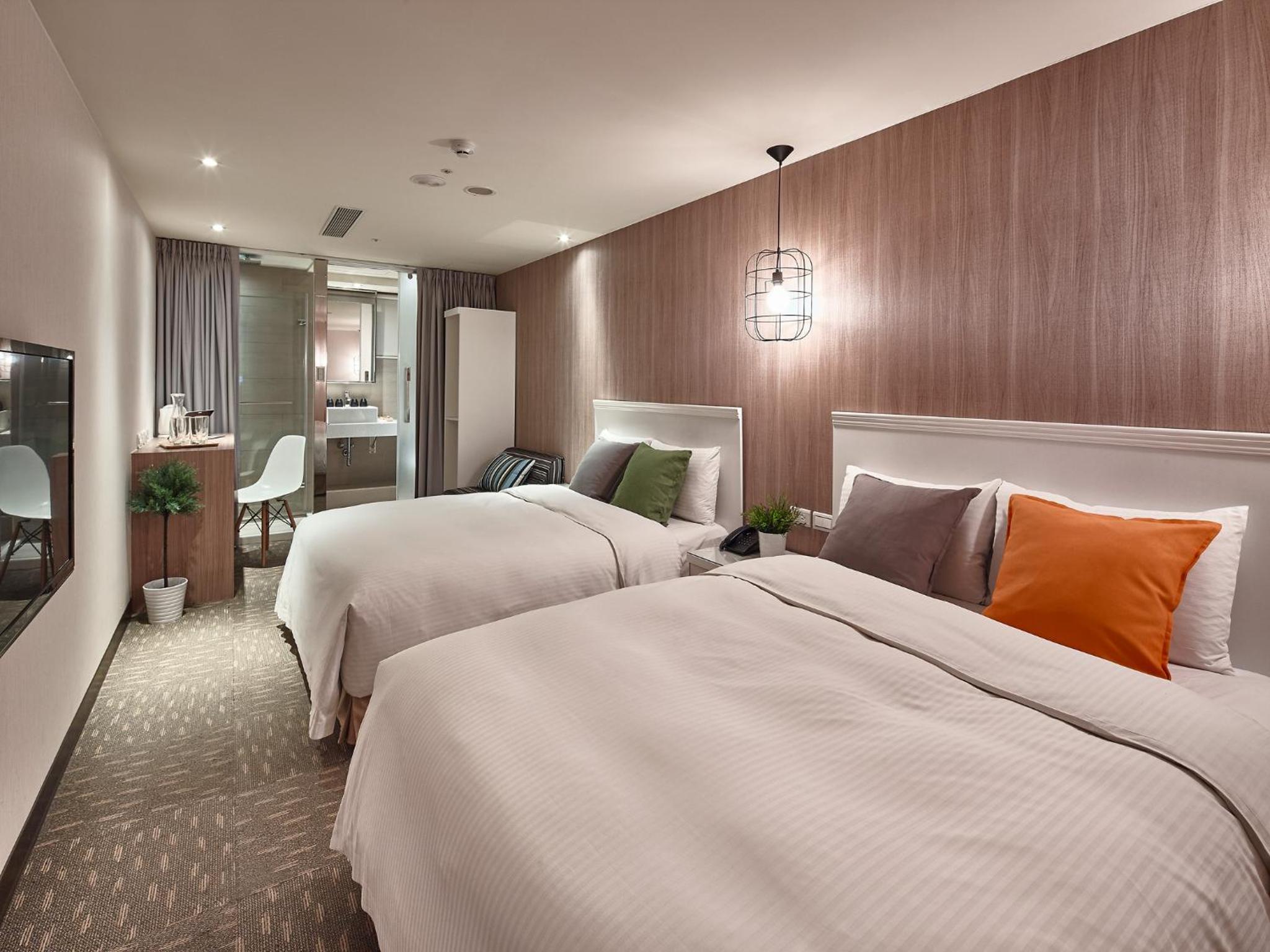 Deluxe, Twin Beds, No Window