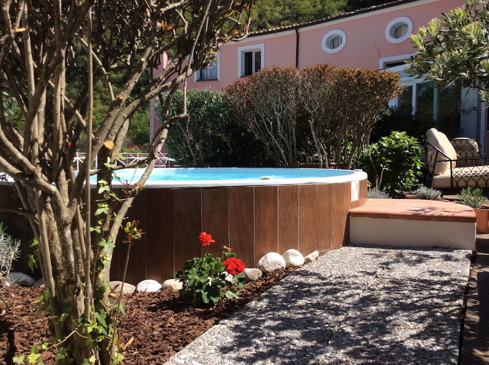 LA LOCANDA DELLE DONNE MONACHE 5/59