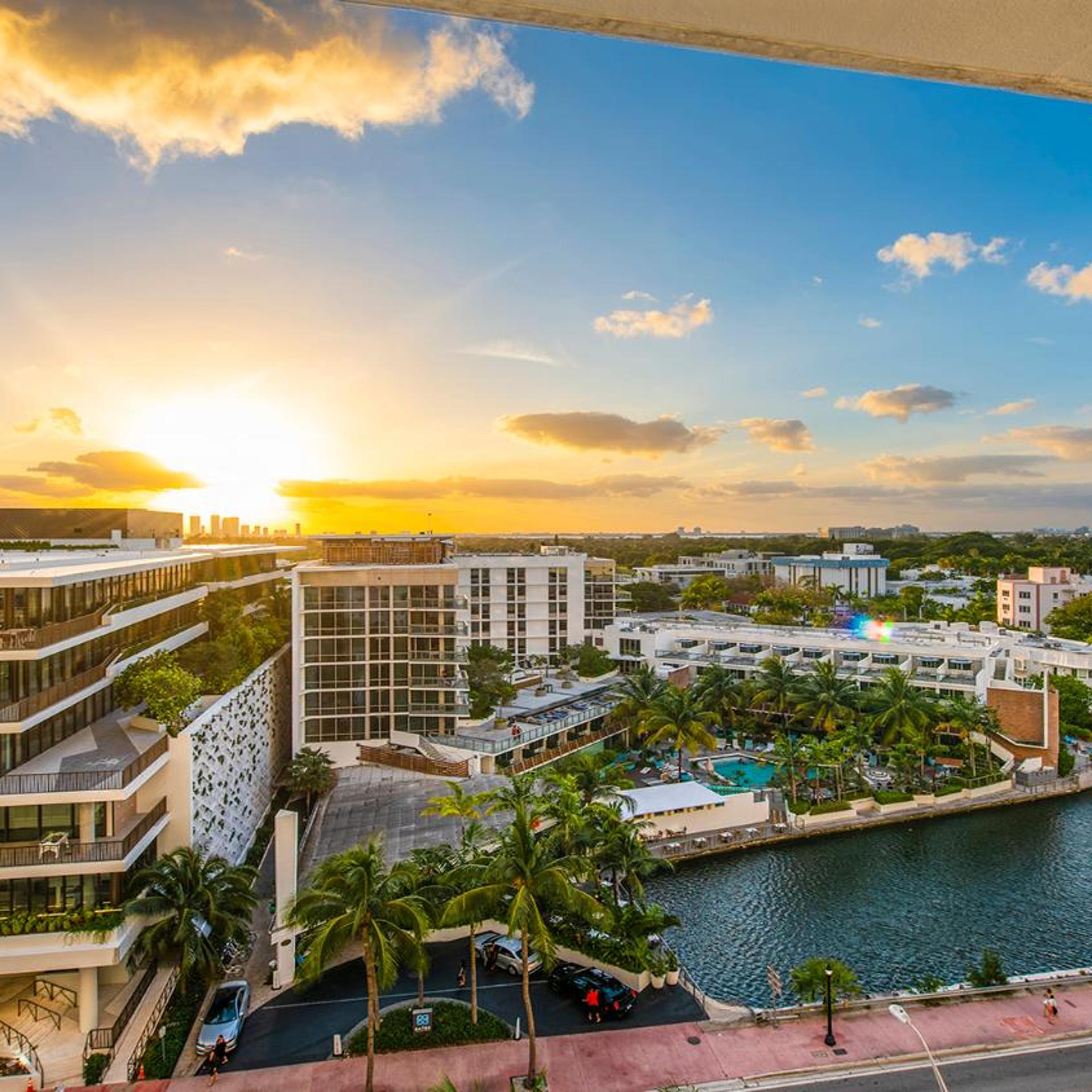Luxurious Private Condo at 1 Hotel & Homes -945 25/28