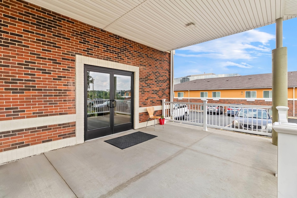 Suburban Studios Coraopolis, PA 21/42