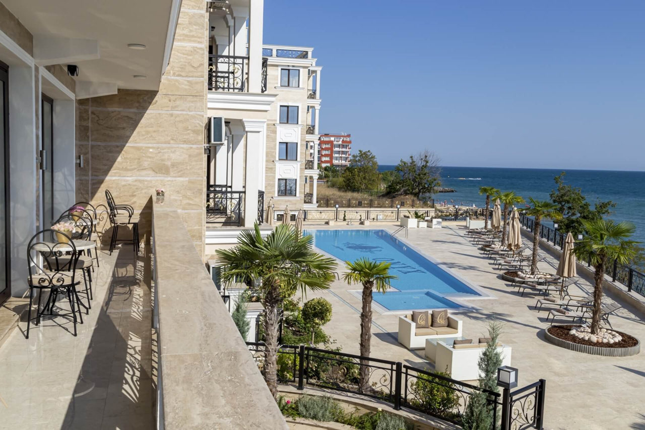 Onyx Beach Residence 47/50