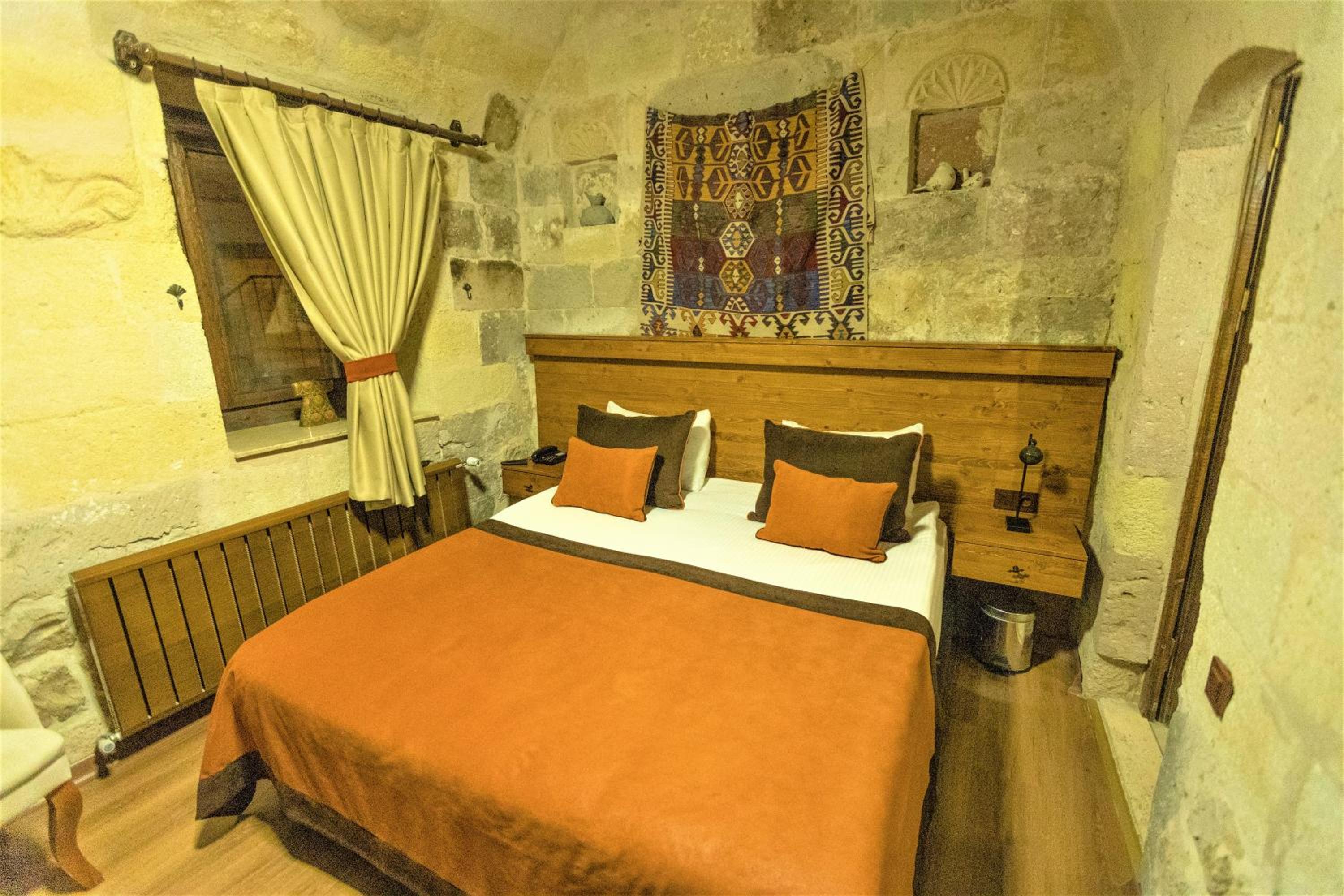 Stone, Deluxe, Suite