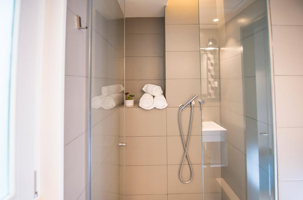 Ona Hotels Mosaic 48/50