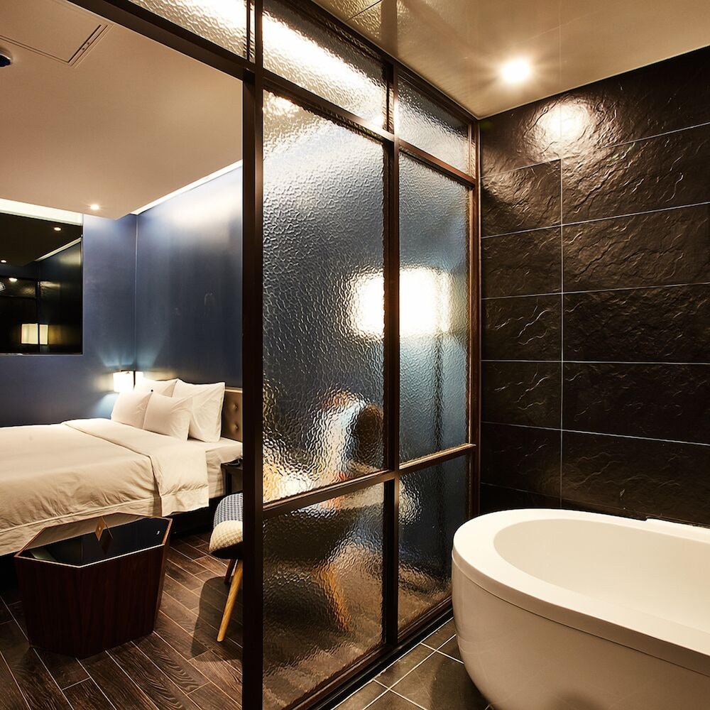 Hotel Wanted 46/70