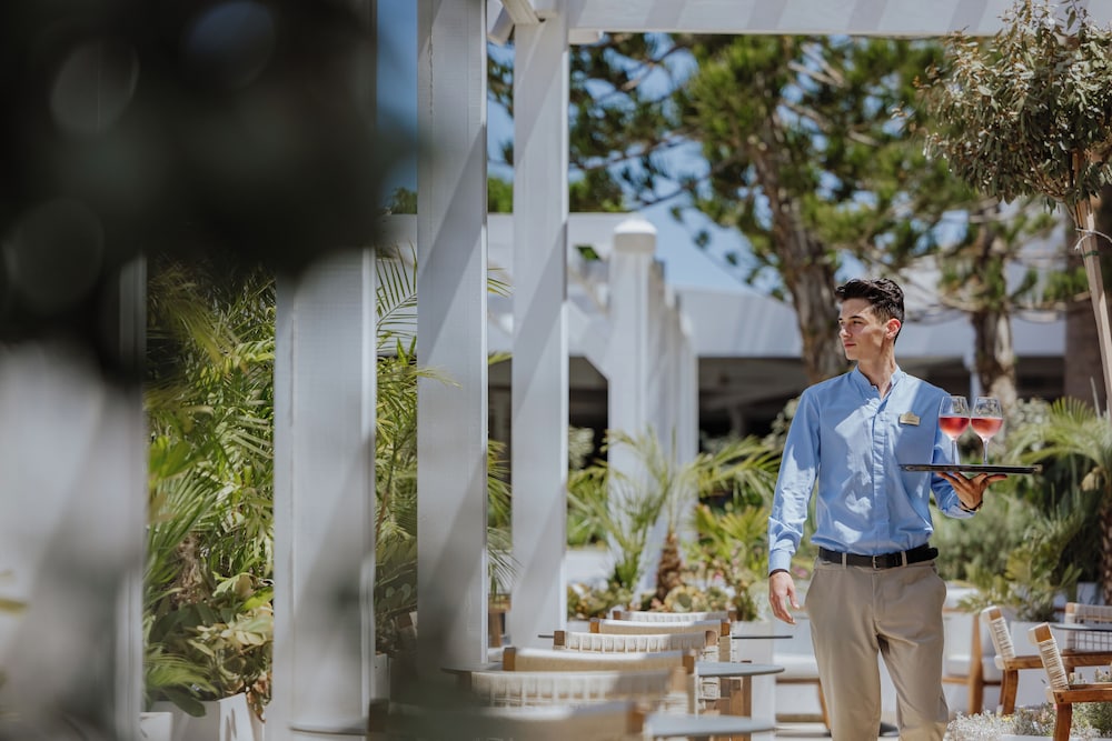 Golden Coast Beach Hotel 5/50