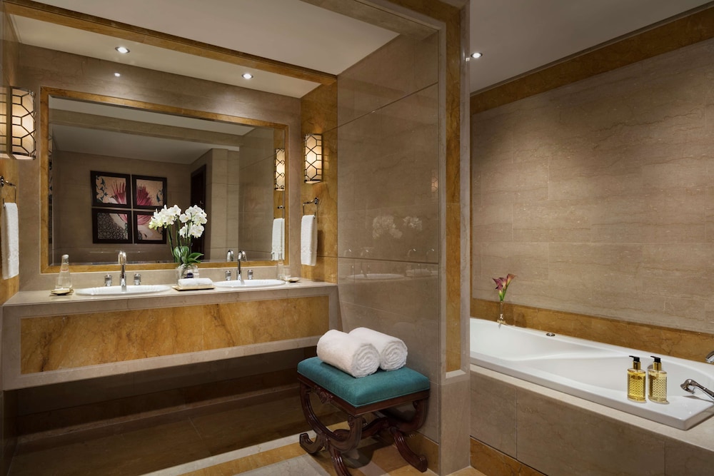 Lobby at Al Najada Doha Hotel By Tivoli, DOHA