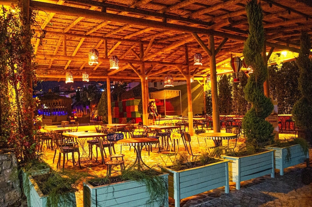 Dream Palace Bodrum (Ex Gumbet Sun Club Hotel) 13/23