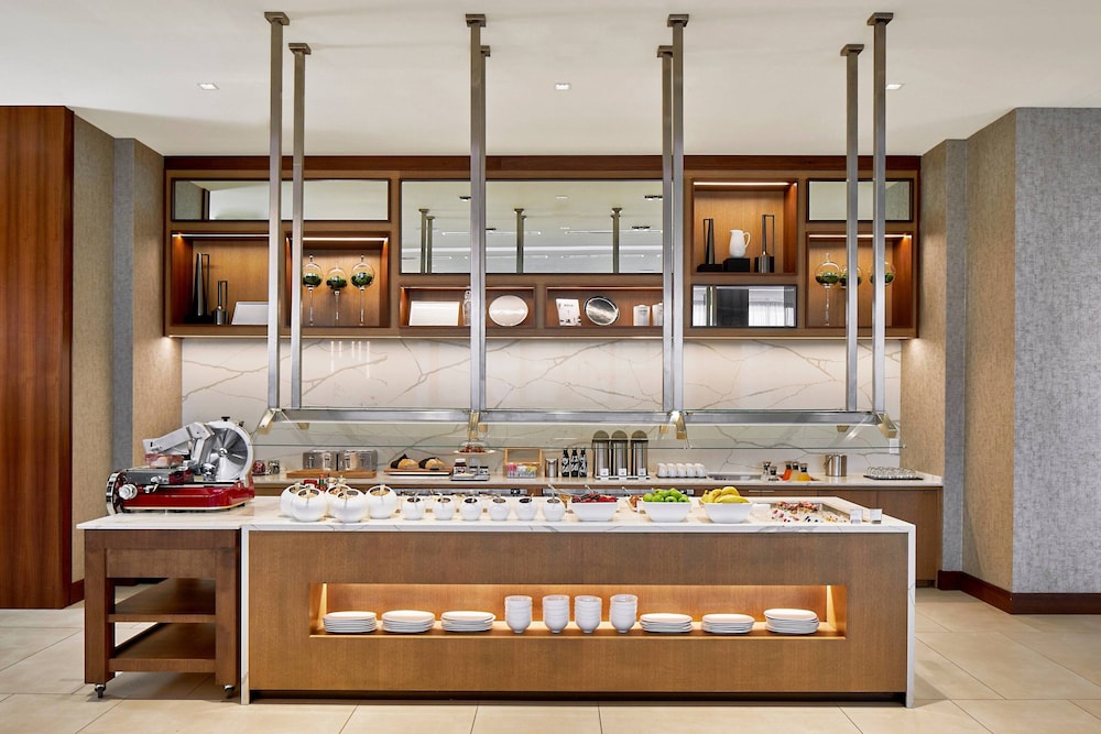 AC Hotel by Marriott San Antonio Riverwalk 1/9