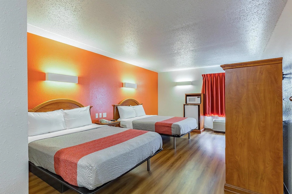 Red Lion Inn & Suites Pontoon Beach 19/55