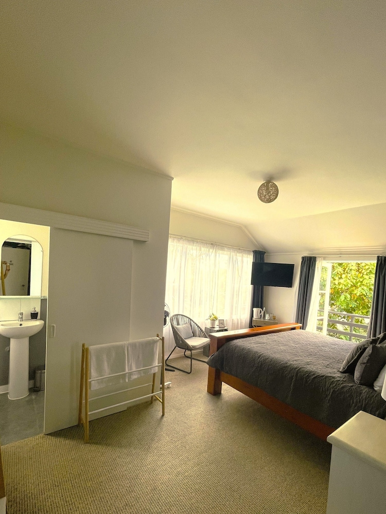 SUPERIOR, KING BED