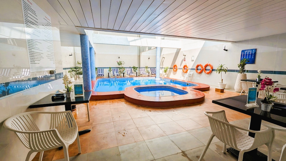 swimming pool spa