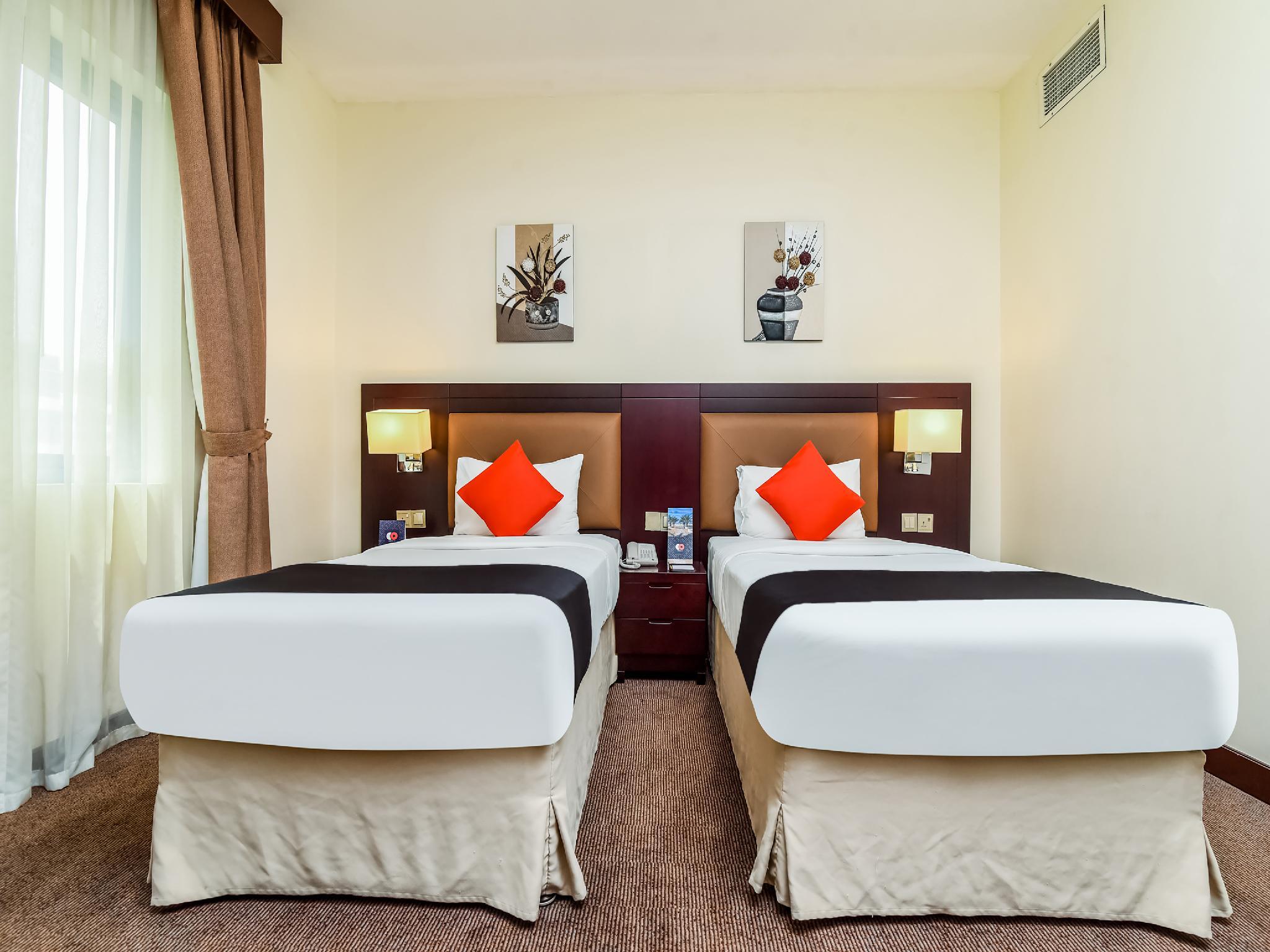 DELUXE ROOM