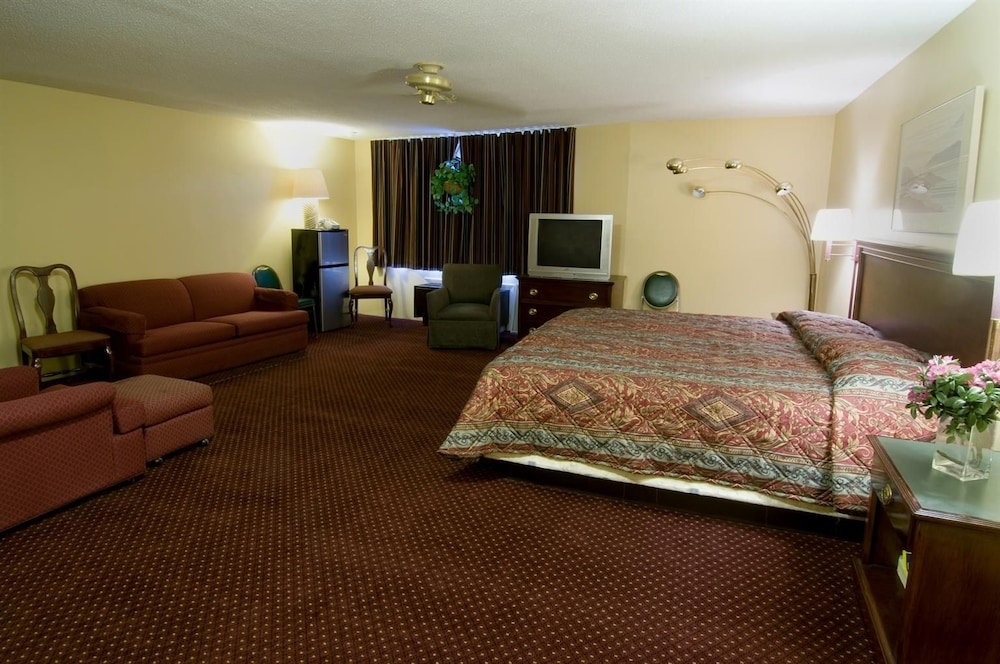 Americas Best Value Inn Foxboro 11/35