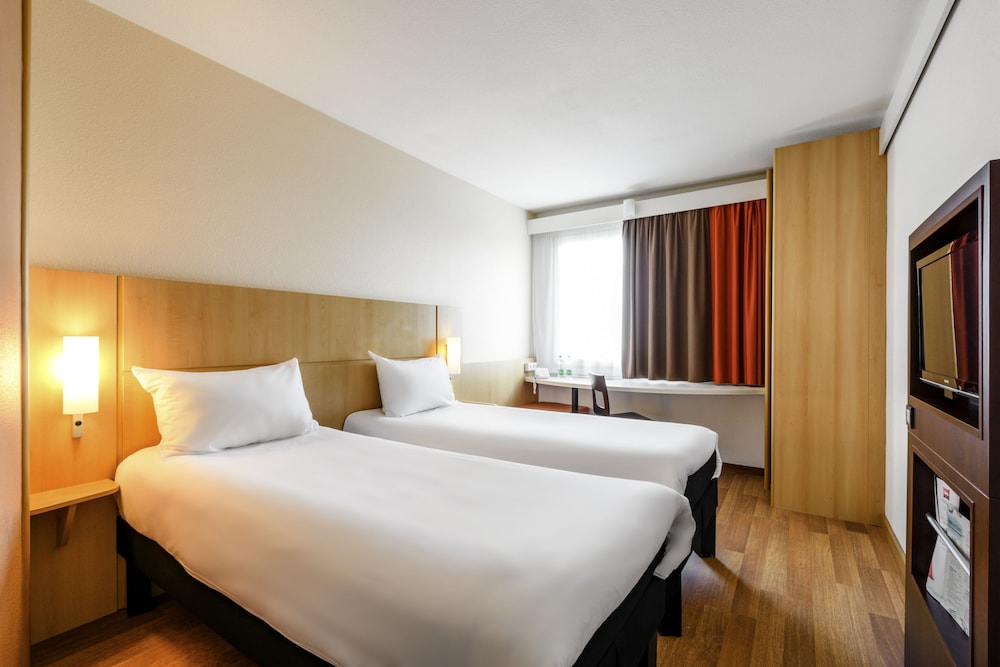Ibis Saint Quentin Basilique 24/70