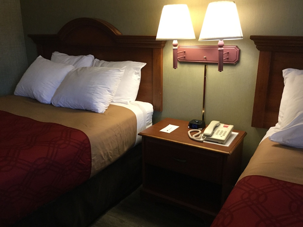 Falls Inn Newton Falls 16/43