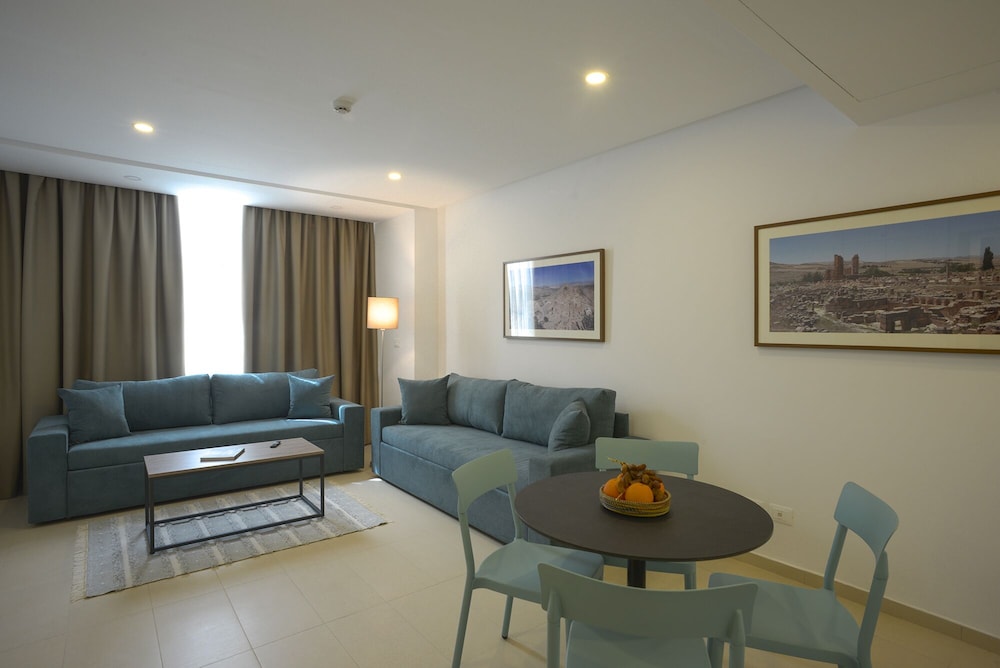 Maia Hotel Suites 19/44